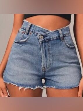 Abercrombie & Fitch High Rise Criss Cross Waistband Mom Shorts Large 30/10